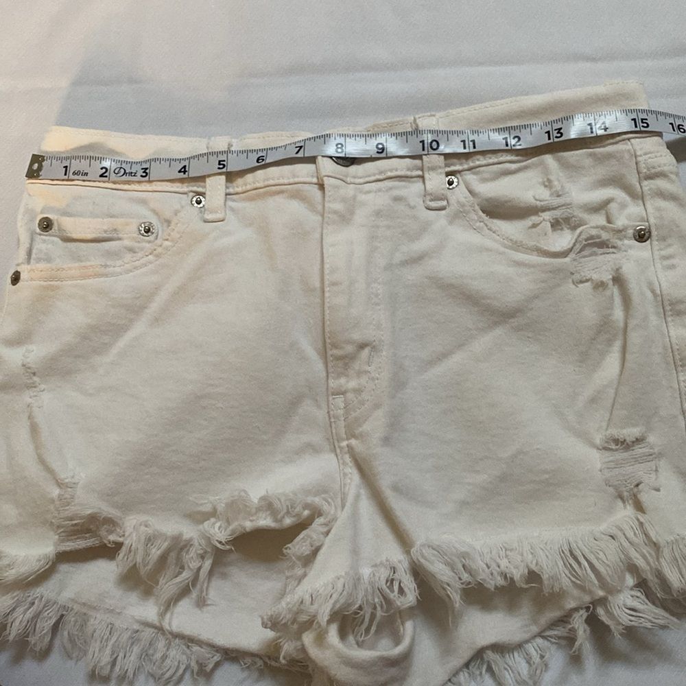 Daze Off White Distressed Frayed Denim Shorts Size 30 - Picture 3 of 10